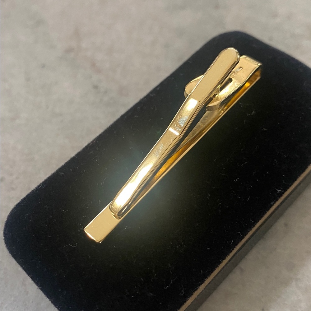 Vintage Pierre Cardin Gold Slim Tie Bar. Brand new - Picture 4 of 4